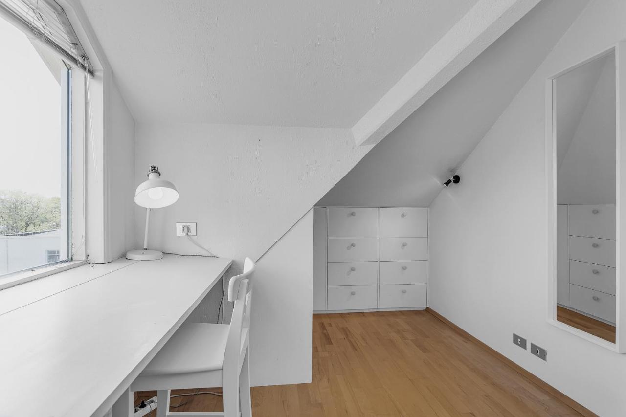 Lovely 2 Bedroom - Quiet Neighborhood Apartment
