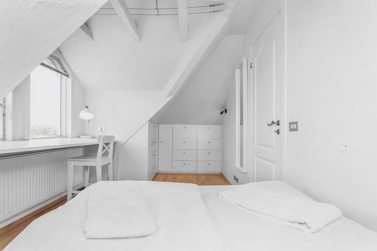 Lovely 2 Bedroom - Quiet Neighborhood Apartment